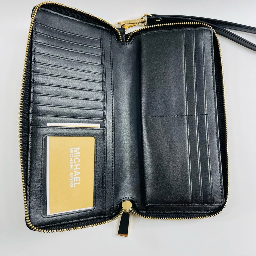 MICHAEL KORS JET SET TRAVELER WALLET